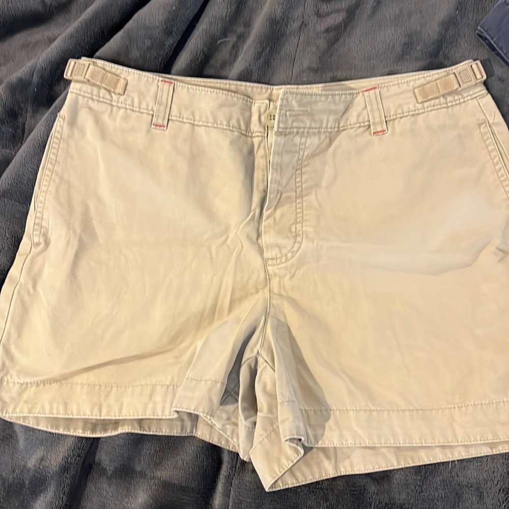 Gap khaki shorts.